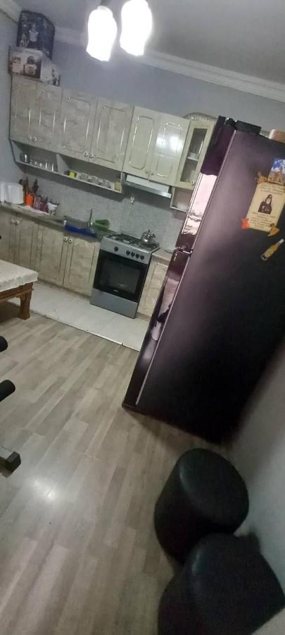 Apartment Zurabi Batoemi Buitenkant foto