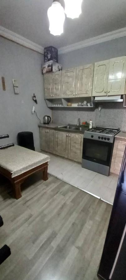 Apartment Zurabi Batoemi Buitenkant foto